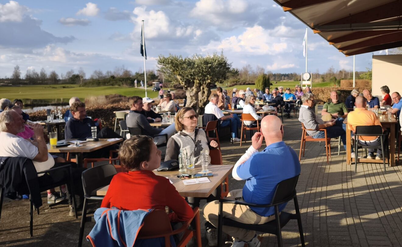Maandbeker - De kop is er af