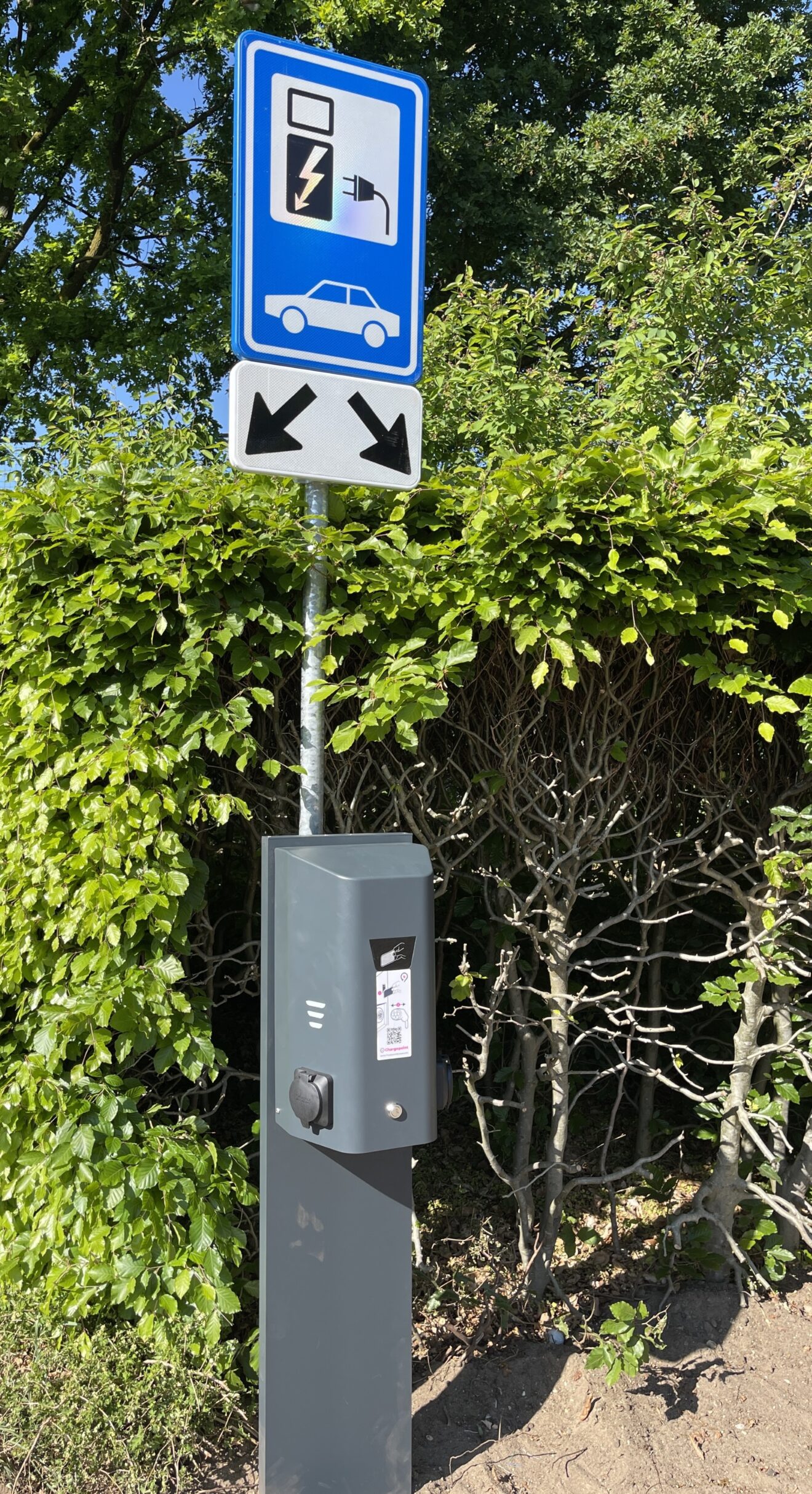 Oplaadpalen elektrische auto's operationeel