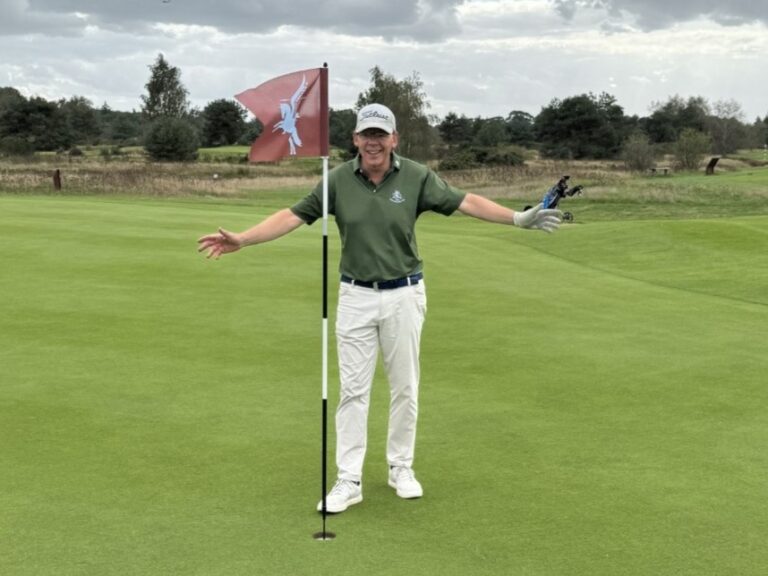 Hole in one voor Kees Plat